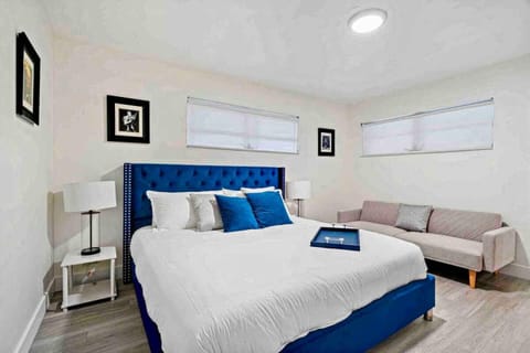 Bedroom, Pool view, Family