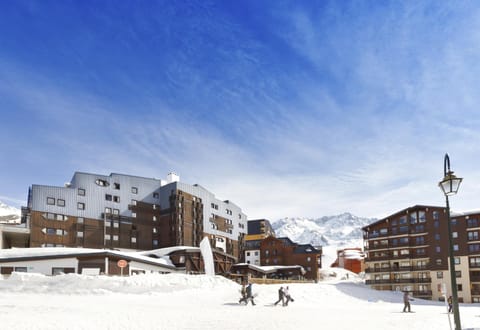 Facade/entrance, Day, Winter, Skiing