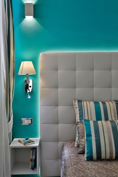 Bed, Other, Photo of the whole room, Decorative detail, Bedroom, locker