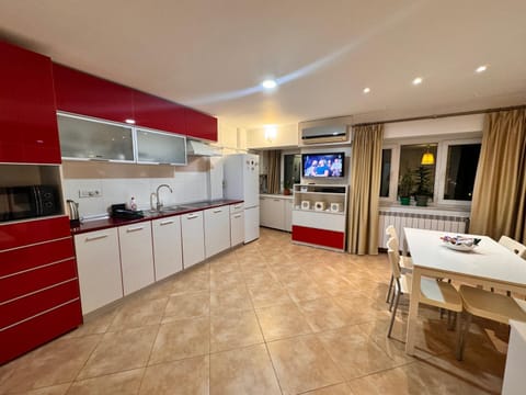 Kitchen or kitchenette, Living room, Dining area