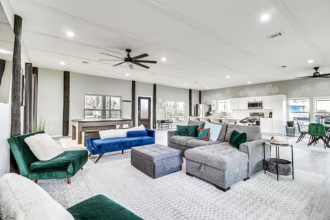 Modern Farmhouse in Del Valle Rural Setting! House in Austin