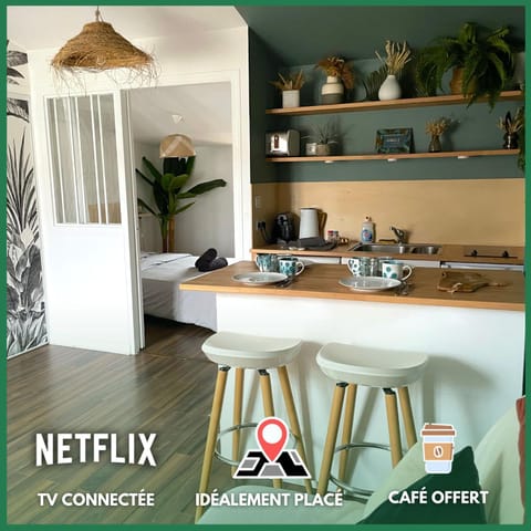 Photo of the whole room, Dining area, Bedroom, Meals, kitchen