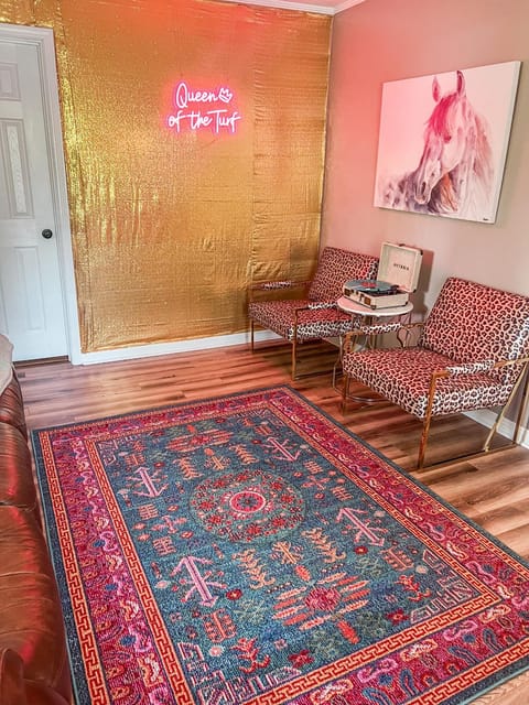 'Queen of the Turf' Walk to Oaklawn Racing and Gaming House in Hot Springs