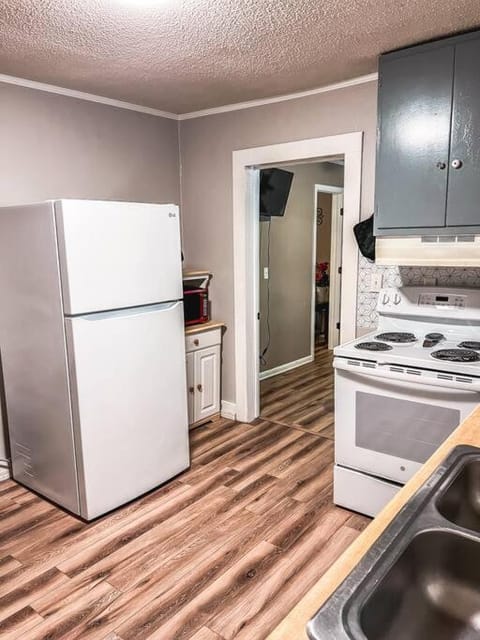 'Queen of the Turf' Walk to Oaklawn Racing and Gaming House in Hot Springs