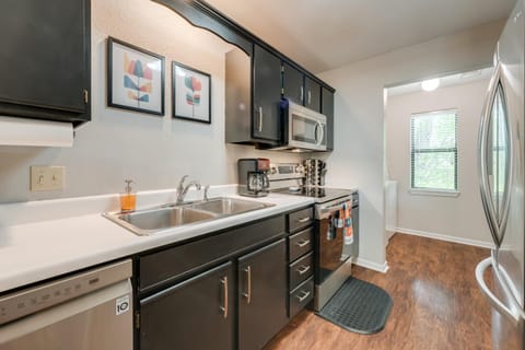 Fireplace, Indoor Pool Access! Family Branson Unit Apartment in Branson