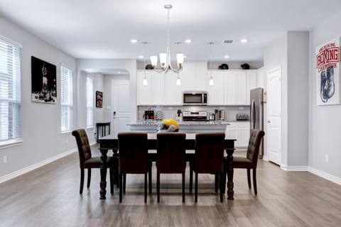 Overtime - A Birdy Vacation Rental House in San Antonio