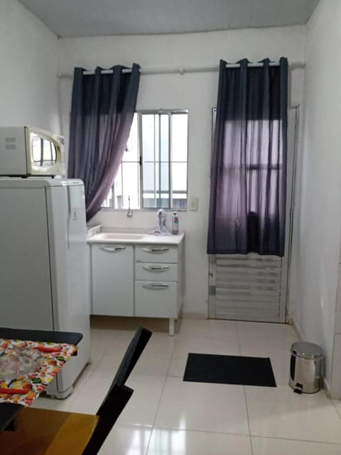 Kitchen or kitchenette, minibar