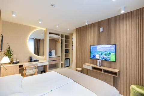 Bed, TV and multimedia, Photo of the whole room, Bedroom, wardrobe