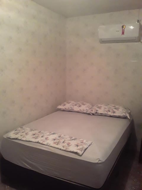 Bed, Photo of the whole room, air conditioner