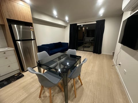 Hamilton New Town House Apartment in Hamilton