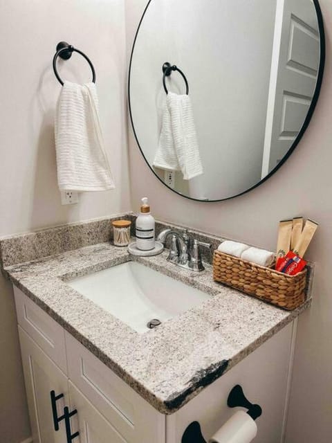 Cozy Coastal Bungalow House in Opelika