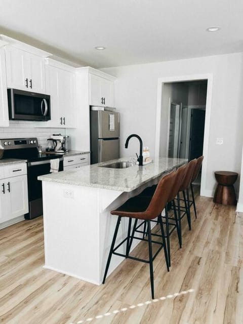 Cozy Coastal Bungalow House in Opelika