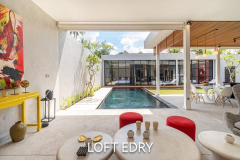 Balcony/Terrace, Dining area, Pool view, Swimming pool, sunbed