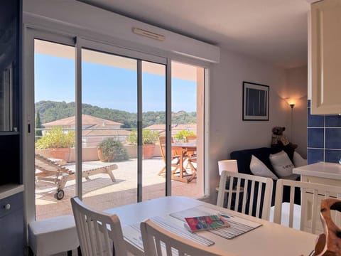 Appartement 2P avec Piscine, Clim, Parking - Le Lavandou - FR-1-251-511 Apartment in Le Lavandou