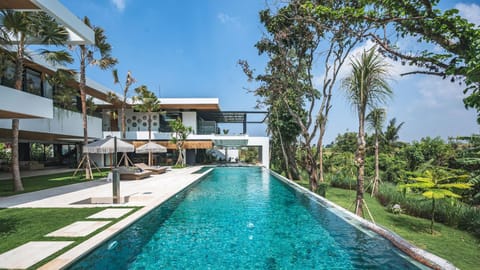 Property building, Garden view, Swimming pool, sunbed