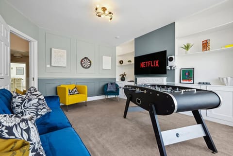 Game Room, Entertainment