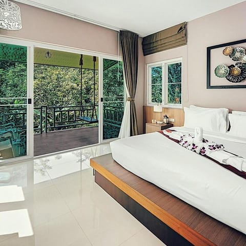 View (from property/room), Balcony/Terrace, Photo of the whole room, River view