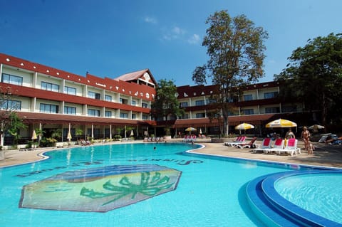 Facade/entrance, Swimming pool, Swimming pool