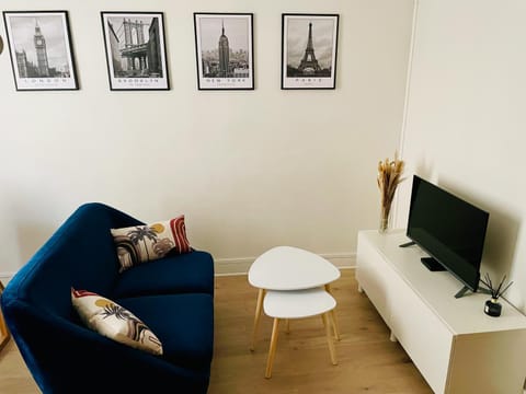 Property building, TV and multimedia, Living room
