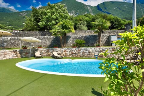 Property building, Garden, Garden view, Swimming pool, Swimming pool
