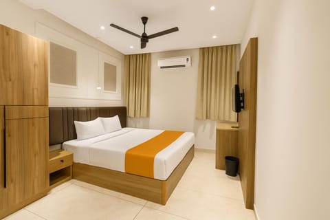 Bed, Photo of the whole room, Bedroom, wardrobe, air conditioner