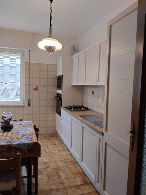 Appartamento con posto auto privato comodo a centro e spiagge Apartment in Chiavari