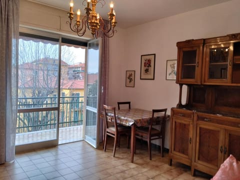 Appartamento con posto auto privato comodo a centro e spiagge Apartment in Chiavari