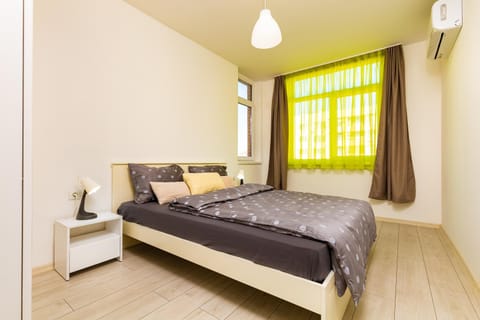Bed, Photo of the whole room, Bedroom, air conditioner