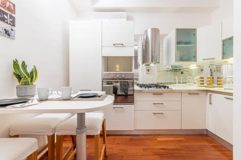 Kitchen or kitchenette, Dining area, dishwasher, minibar, pet friendly, stove, kitchen