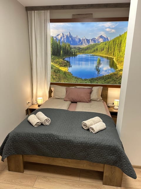 Bed, Natural landscape, Photo of the whole room, Bedroom, Mountain view, towels