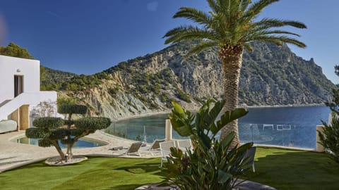 Spring, Day, Swimming pool