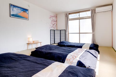 Photo of the whole room, Bedroom