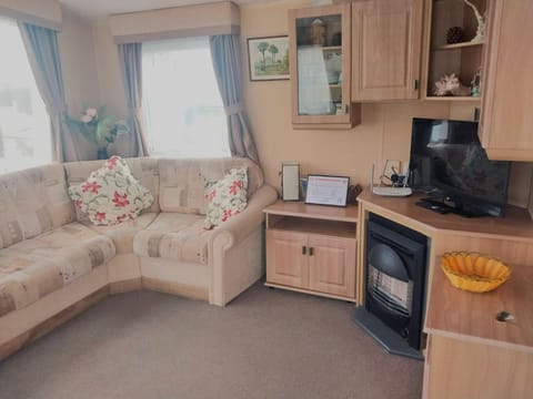 Living room, Seating area, internet, pet friendly