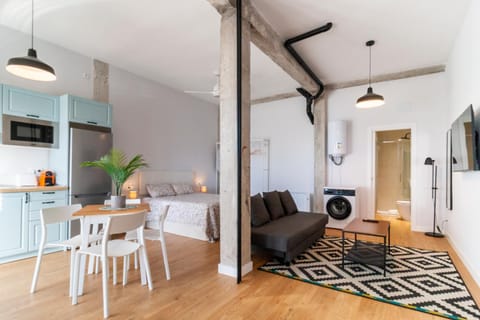 TV and multimedia, Kitchen or kitchenette, Living room, Dining area, Bedroom
