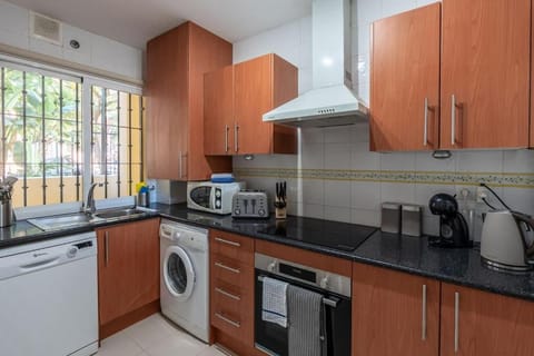 Coffee/tea facilities, Kitchen or kitchenette, dishwasher, minibar, pet friendly, stove, toaster, washing machine