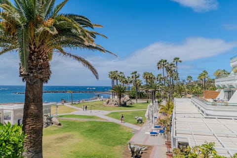Nearby landmark, Spring, Day, Neighbourhood, Beach, Location