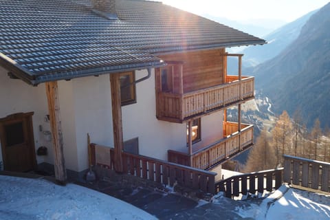 Property building, Day, Natural landscape, Winter, View (from property/room), Balcony/Terrace, Mountain view