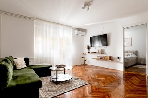 Communal lounge/ TV room, TV and multimedia, Living room, Seating area