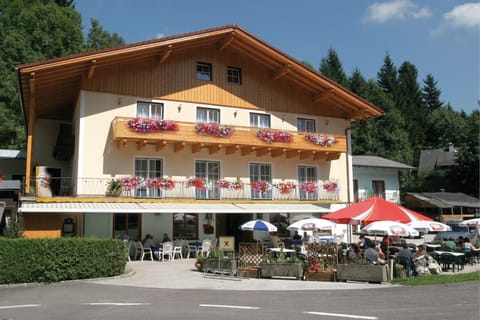 Restaurant/places to eat, Facade/entrance, Summer