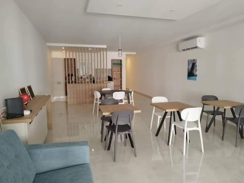 Living room, Seating area, Dining area, air conditioner
