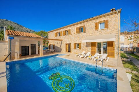 Property building, Patio, Day, Natural landscape, Mountain view, Pool view, Swimming pool, sunbed