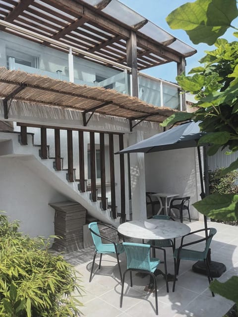 Property building, Balcony/Terrace, Balcony/Terrace