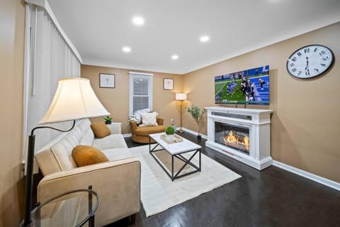 Elegant Oasis 4 Bedroom Home Away from Home House in Shelby Township