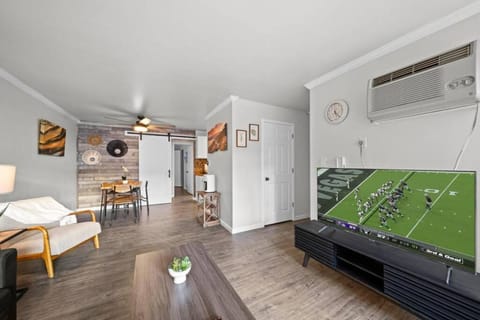 Stylish cozy 1 Bedroom Apartment in Ferndale MI Apartment in Ferndale