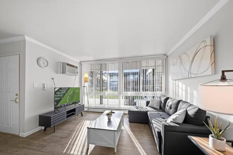 Stylish cozy 1 Bedroom Apartment in Ferndale MI Apartment in Ferndale