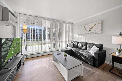 Stylish cozy 1 Bedroom Apartment in Ferndale MI Apartment in Ferndale