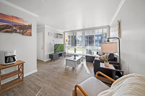 Stylish cozy 1 Bedroom Apartment in Ferndale MI Apartment in Ferndale