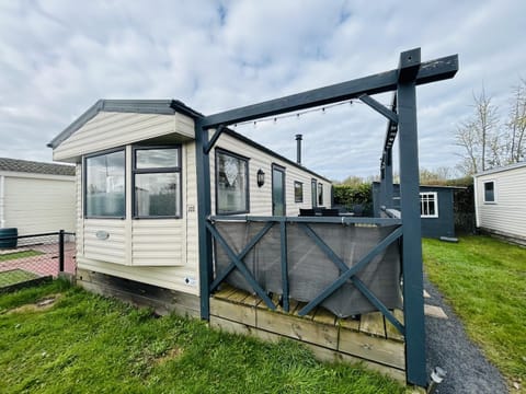 Property building, Facade/entrance, Off site