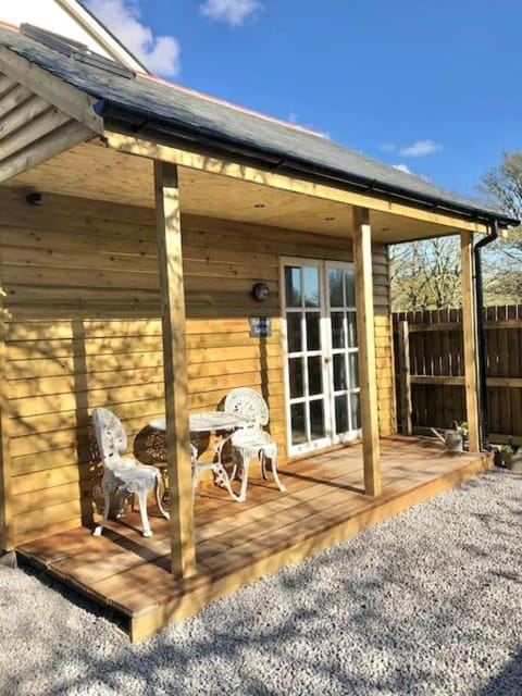 Property building, Seating area
