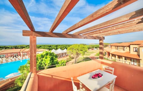 Property building, Balcony/Terrace, Swimming pool